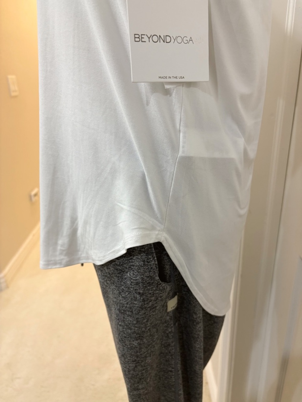 NWT Beyond Yoga Featherweight On The Down Low Tee White Size M - Picture 7 of 11
